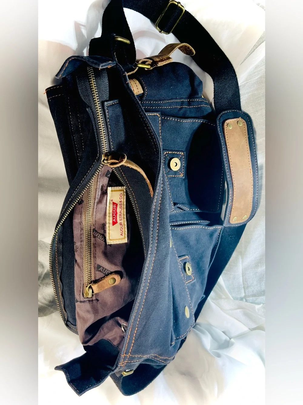 PRISTINE Augur Strauss & Co - Jet Black Canvas & Leather Messenger Bag